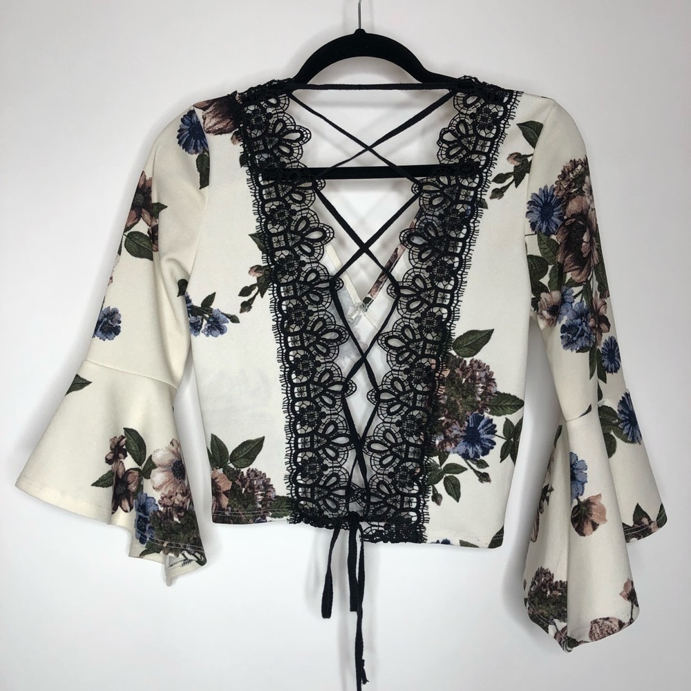 NEW Mode Boho Floral Bell Sleeve Lace-up Crisscross Back Hippie Sexy Crop Top - Picture 3 of 14